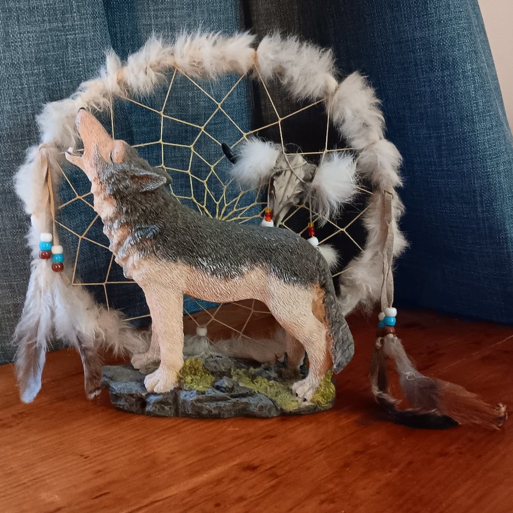 **SALE, SALE** Limited Edition Dream Catcher & Howling Wolf Statue - Picture 7 of 10